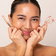 Tweezerman Classic Lash Curler Rose Gold (Model Shot 4)